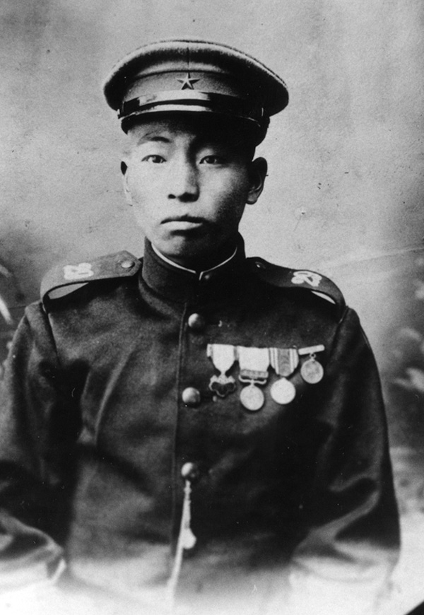 An unidentified soldier in uniform for the Japanese imperial army, circa 1905. Nakashima family collection: NNM 2011.71.1.26.